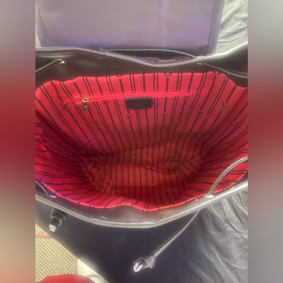 Louis Vuitton backpack just like new nothing is wrong with it I just don’t use. - Picture 4 of 5